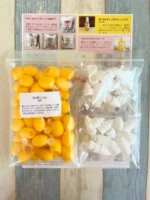 ご注文ありがとうございます♪

【オンデマンド】天然シルクのセリシン美容液作り・黄金繭国産＜20本分＞（ヒト用）

ご自宅で好きな時間に楽しめるオンデマンドレッスンです。

繭はベトナム産から国産に変更になりました。

黄金繭から抽出したセリシン液は、桑の葉に含まれるカロテノイドの色素で自然な黄金色です。
コスメキットに付属のホホバオイルは未精製のゴールデンホホバオイルになります。

人用ですが、わんちゃんの保湿にもおすすめです❣️

内藤石けん教室 #セリシン美容液 #セリシン液抽出 #シルクコスメ #オンデマンドレッスン #手作りコスメ #黄金繭 #ゴールデンシルク #国産シルク #天然美容液 #無添加コスメ #保湿ケア #おうち美容 #犬のいる暮らし #美容好きさんと繋がりたい #ハンドメイド好きさんと繋がりたい #おうち時間